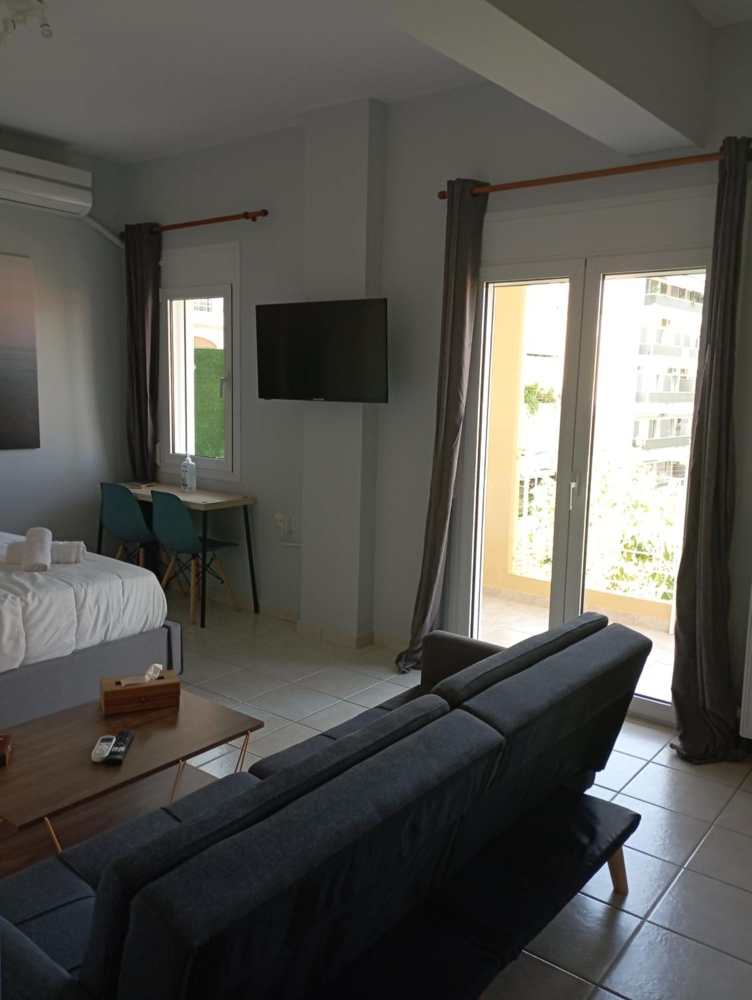 Gk Suites-Constantin View , Auto Check-In 24H ラリサ 部屋 写真