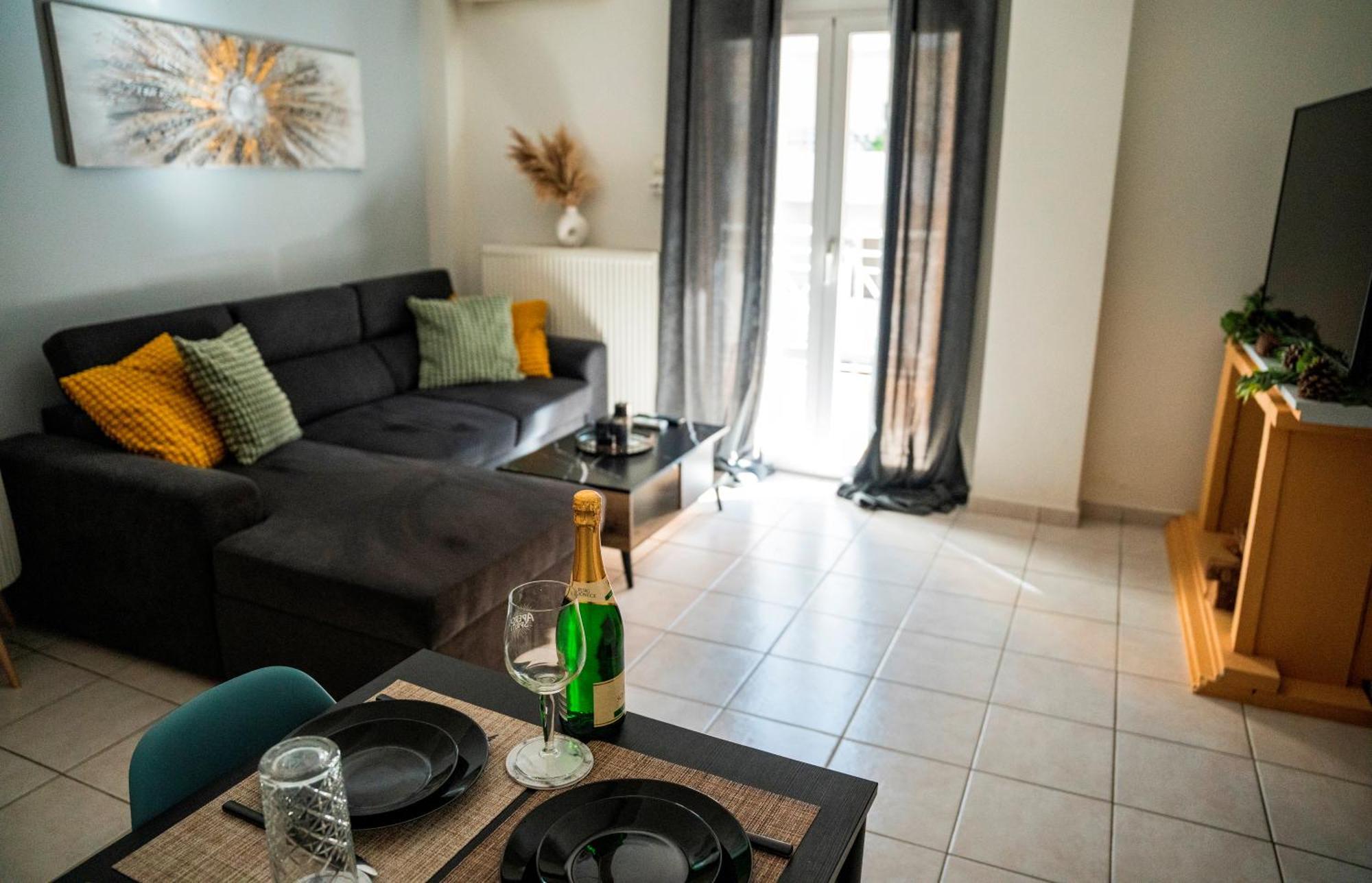 Gk Suites-Constantin View , Auto Check-In 24H ラリサ エクステリア 写真