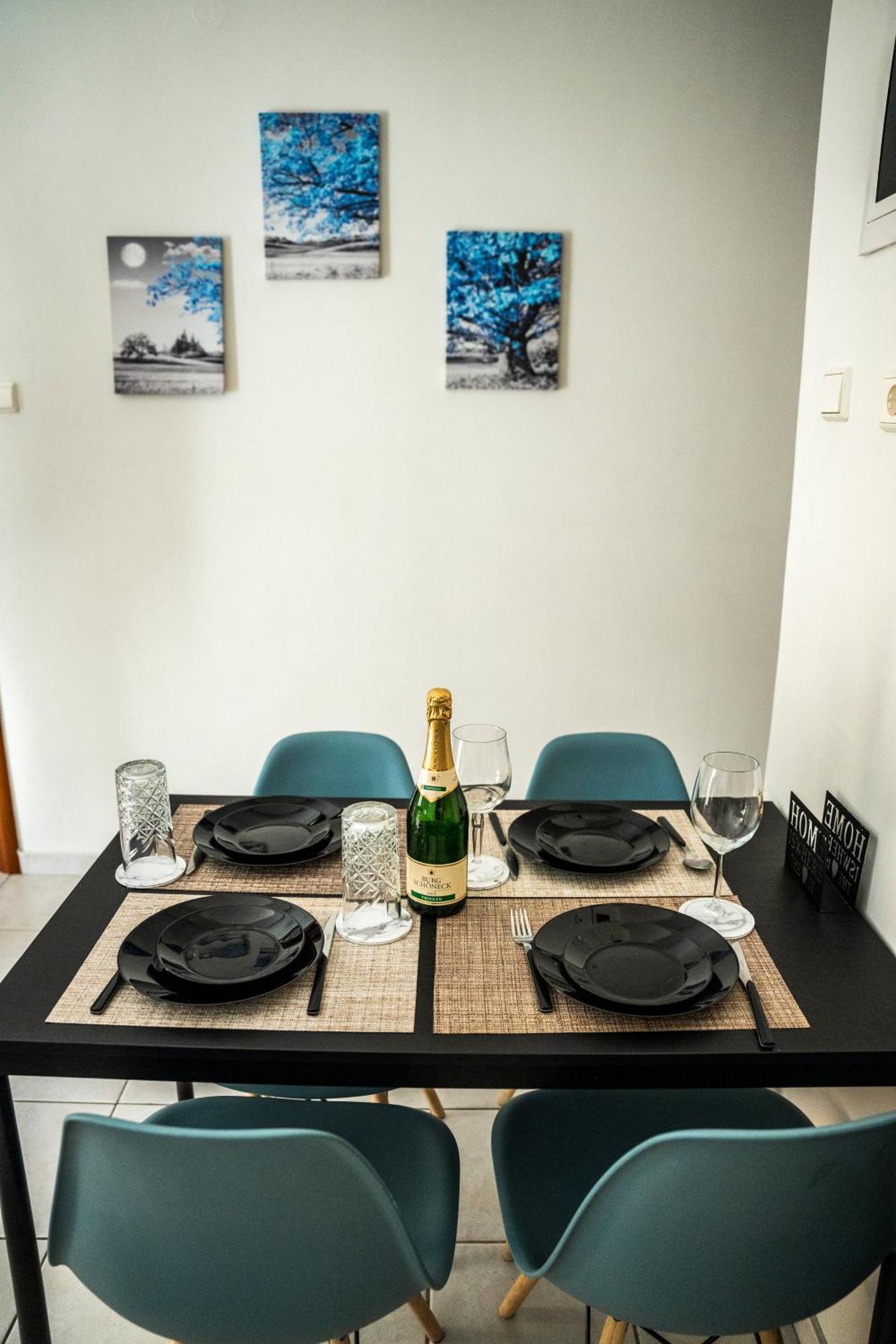Gk Suites-Constantin View , Auto Check-In 24H ラリサ エクステリア 写真