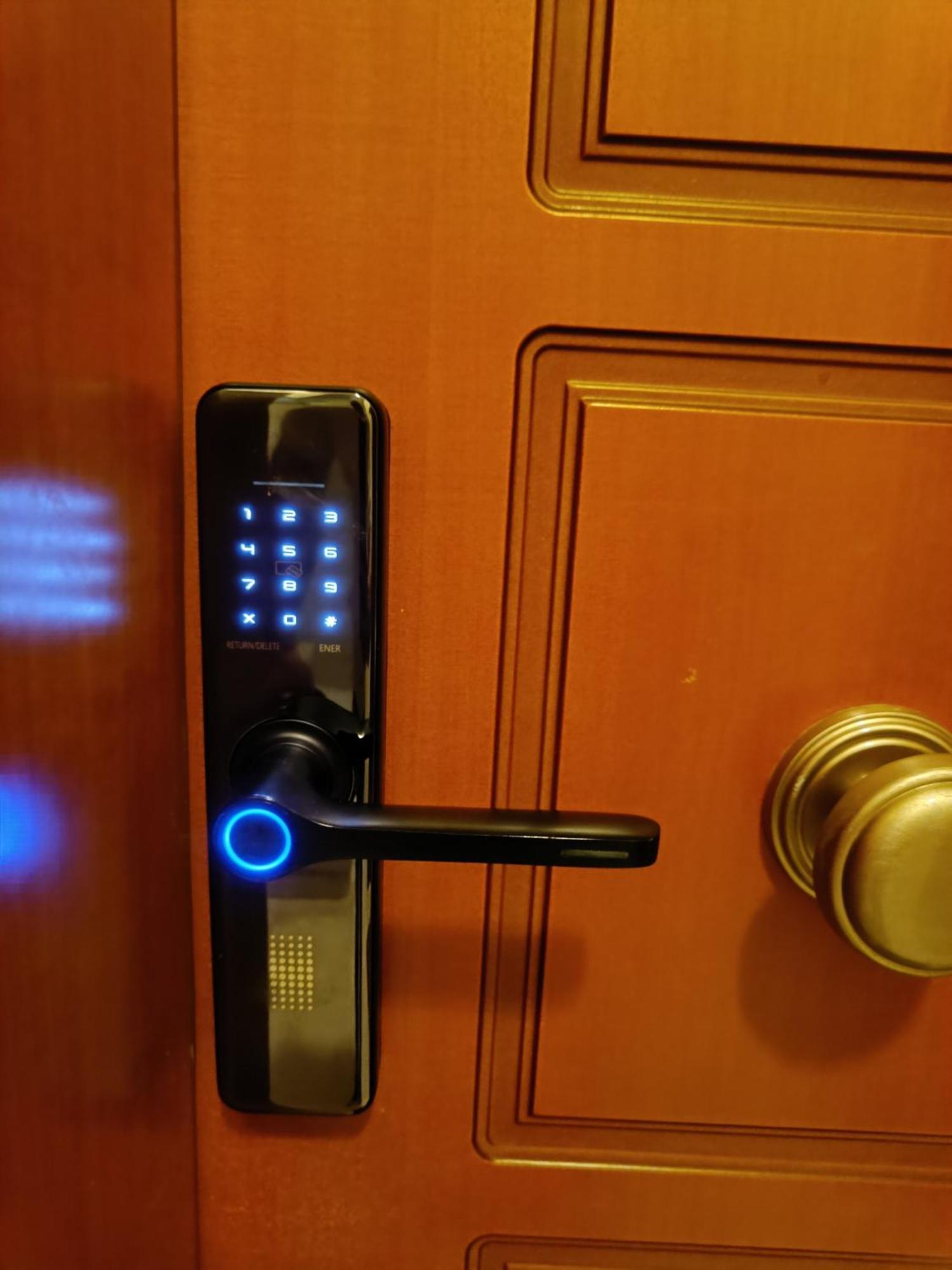 Gk Suites-Constantin View , Auto Check-In 24H ラリサ 部屋 写真